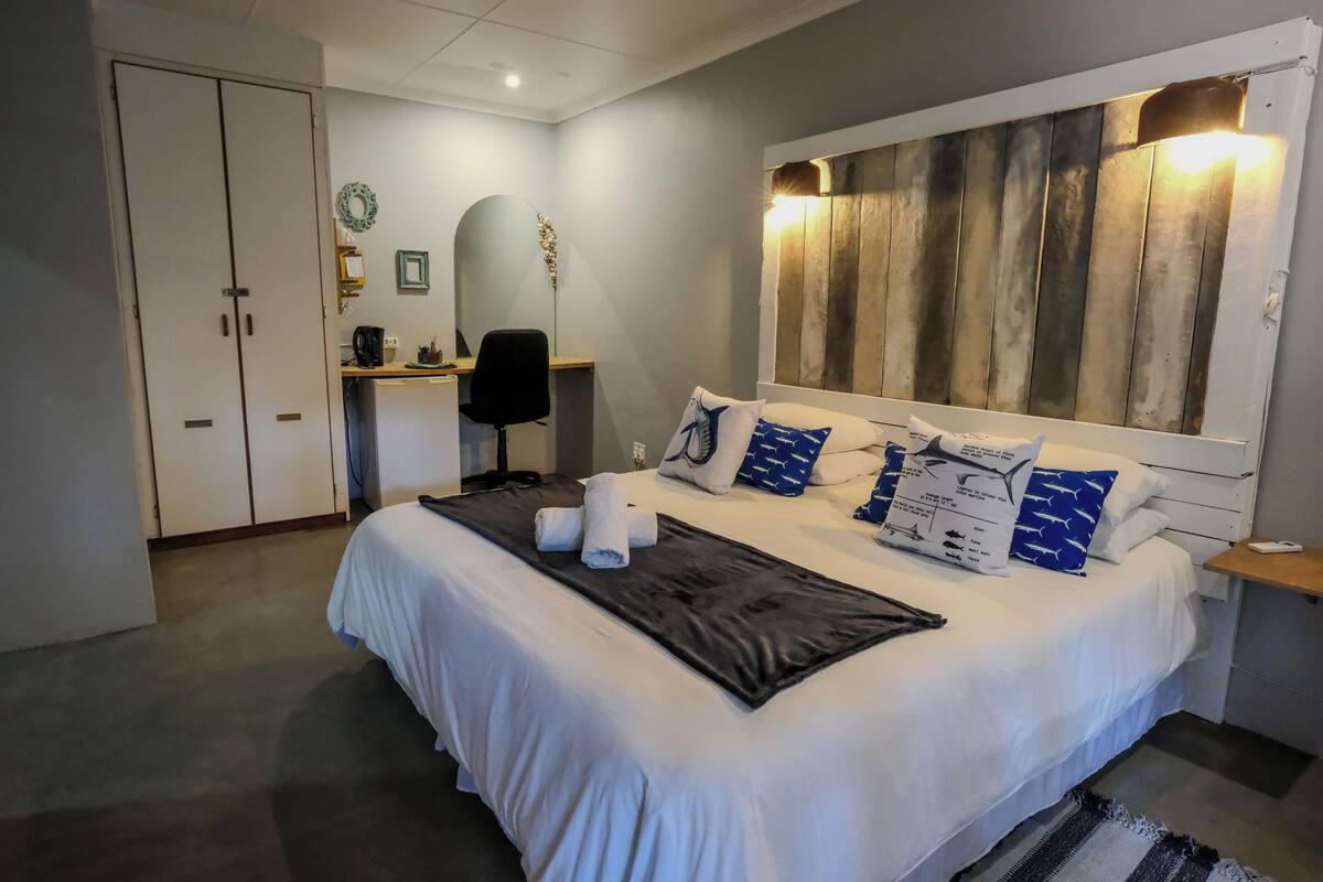 Habitación estándar doble | 1 dormitorio, decoración individual, mobiliario individual y escritorio