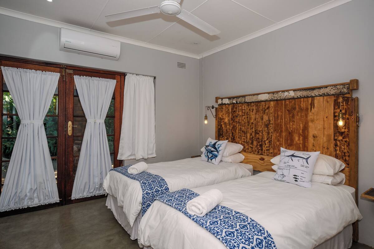 Two Room Suite | 1 dormitorio, decoración individual, mobiliario individual y escritorio