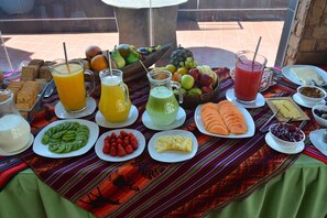 FrĂŒhstĂŒck, Mittagessen, Abendessen, lokale KĂŒche