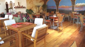 Breakfast, lunch and dinner served - Hotel Berlina (La Paz)