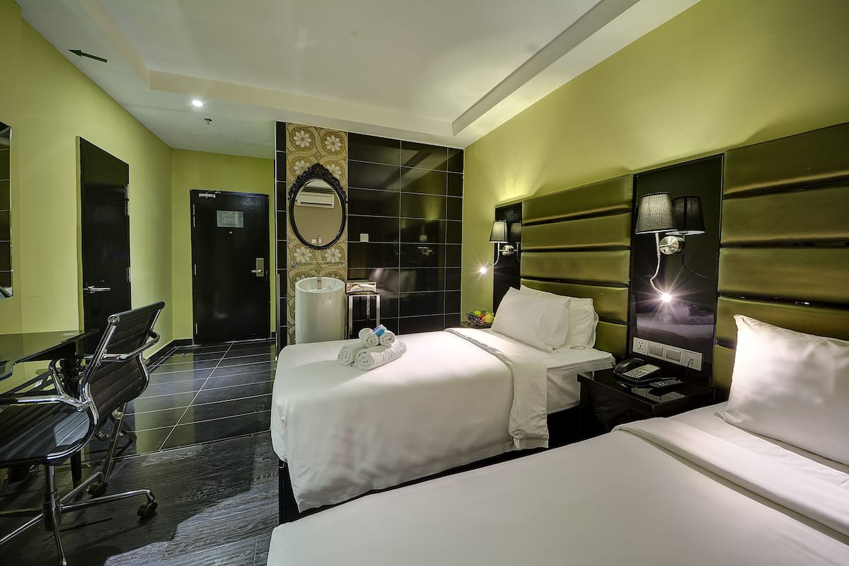 Superior Twin kamer, geen ramen (Main Wing) | 3 slaapkamers, een minibar, een kluis op de kamer, een bureau