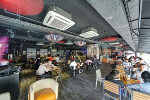 2 restaurants, lunch, dinner served; Asian cuisine  - Arenaa Star (Kuala Lumpur)