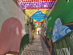 إطلالة على المدينة من المنشأة