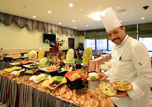 2 restaurants, breakfast served