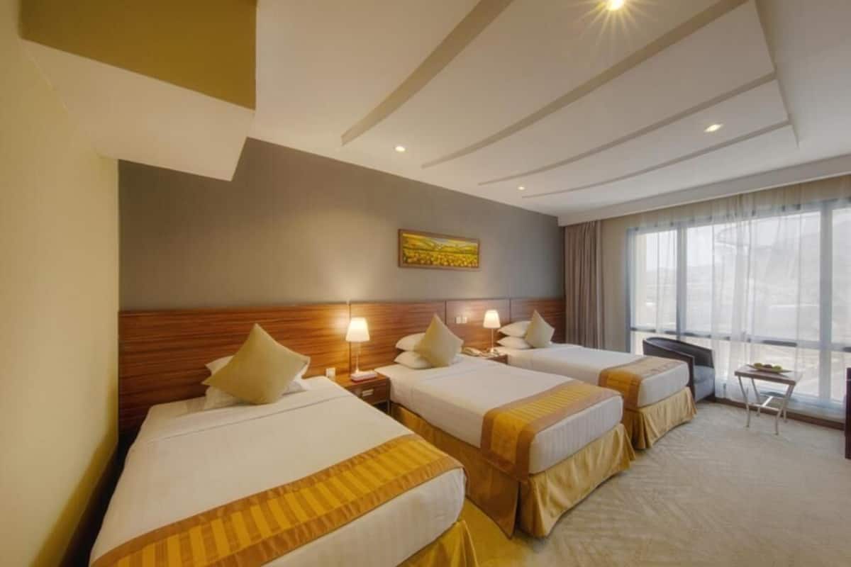 Standard Triple Room, Side Haram View | 1 bedroom, in-room safe, soundproofing, iron/ironing board