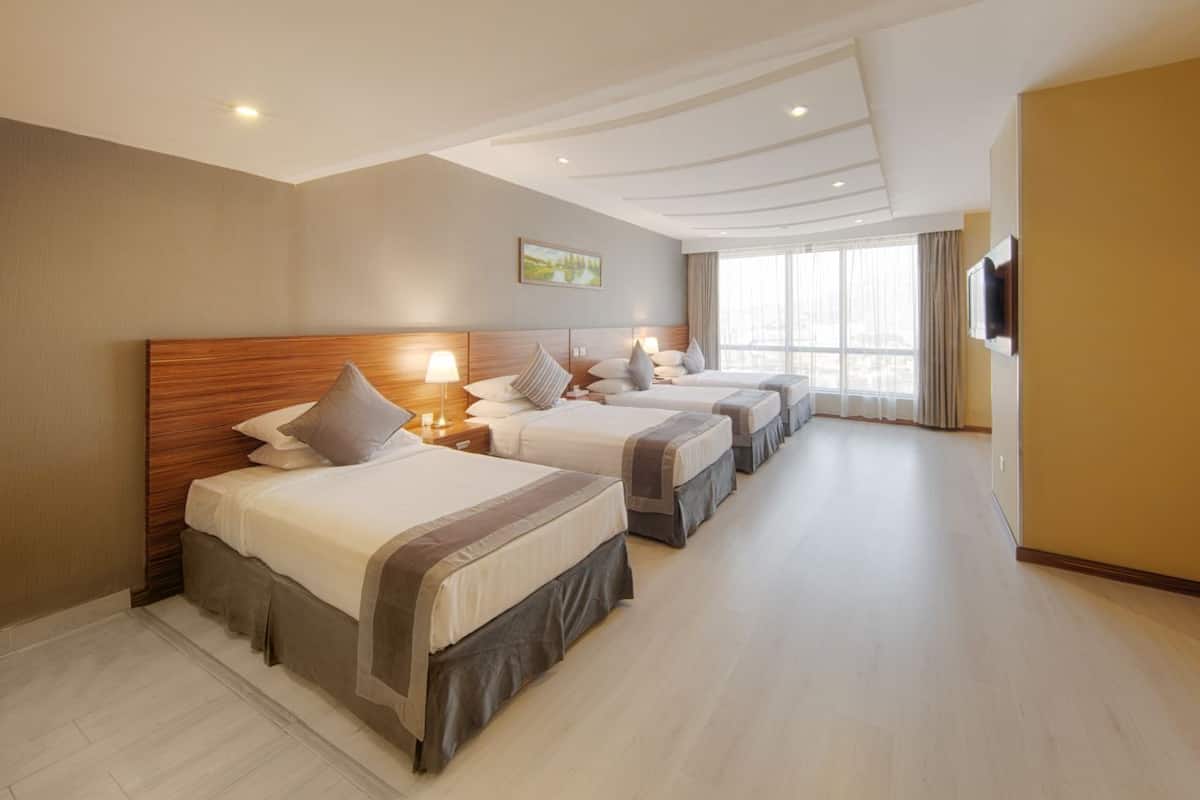 Standard Quadruple Room , Side Haram View | 1 개의 침실, 객실 내 금고, 방음 설비, 다리미/다리미판