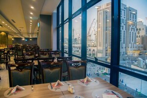 2 restaurants, breakfast served