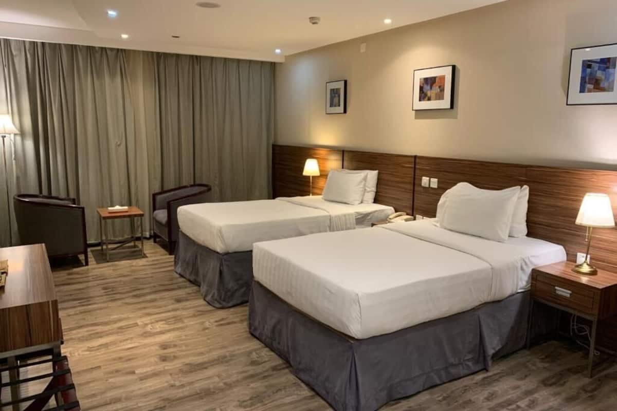 Standard Double Room | 1 bedroom, in-room safe, soundproofing, iron/ironing board