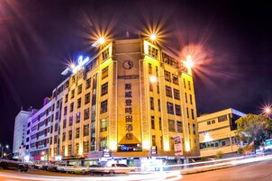 Depan hartanah - siang/malam