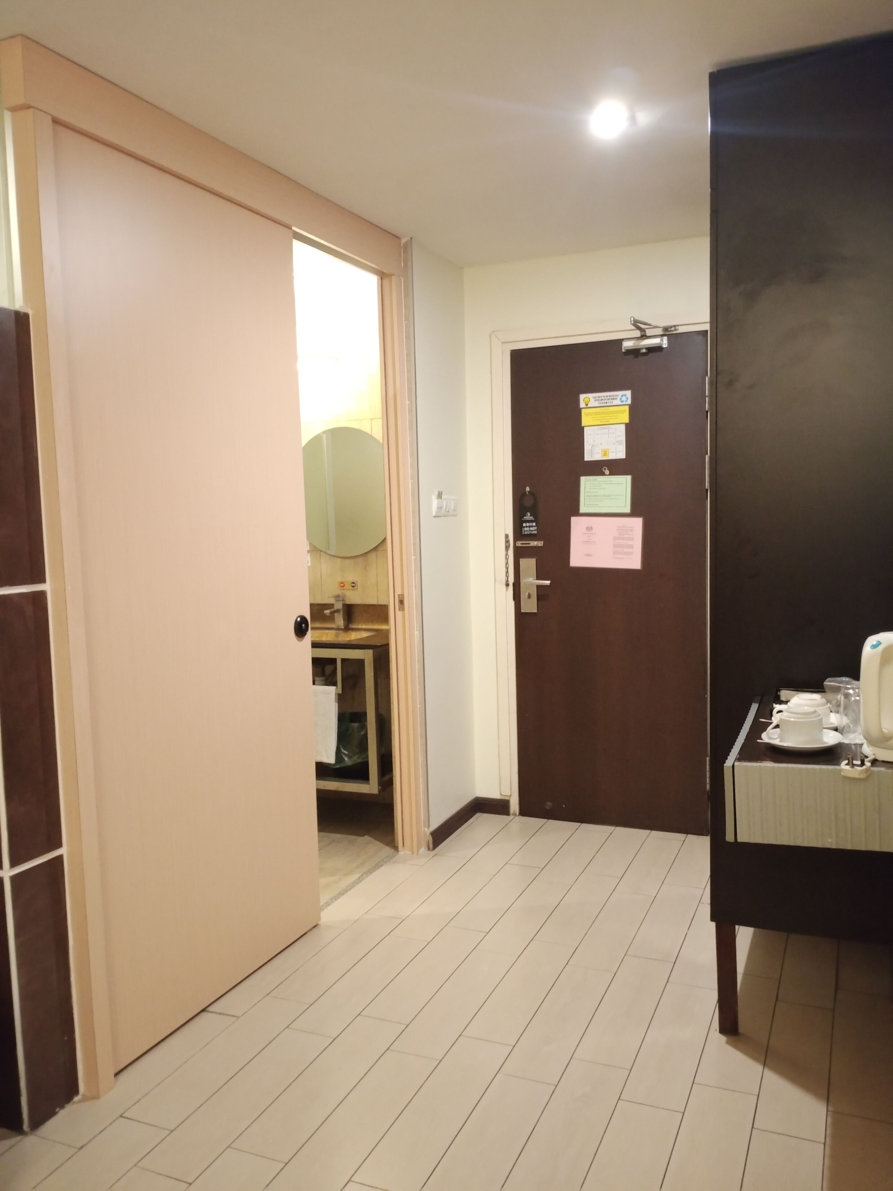 Minibar, rideaux occultants, fer et planche à repasser, Wi-Fi gratuit