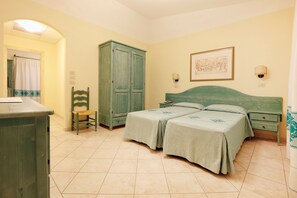 Appartement, 1 chambre (4 Adults) | Salle de séjour | Télévision à écran plat de 30 pouces avec chaßnes numériques, télévision