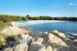 Una playa cerca