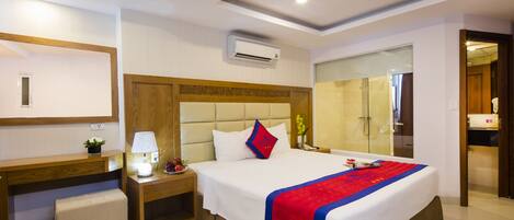 Minibar, in-room safe, desk, blackout curtains