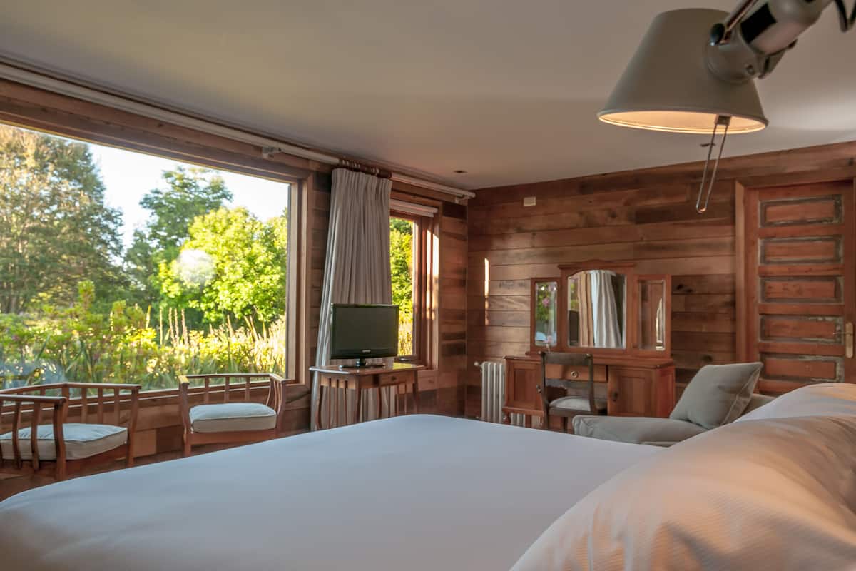 premium room, 1 king bed, lake view | 4 bedrooms, egyptian cotton sheets, premium bedding, pillow-top beds