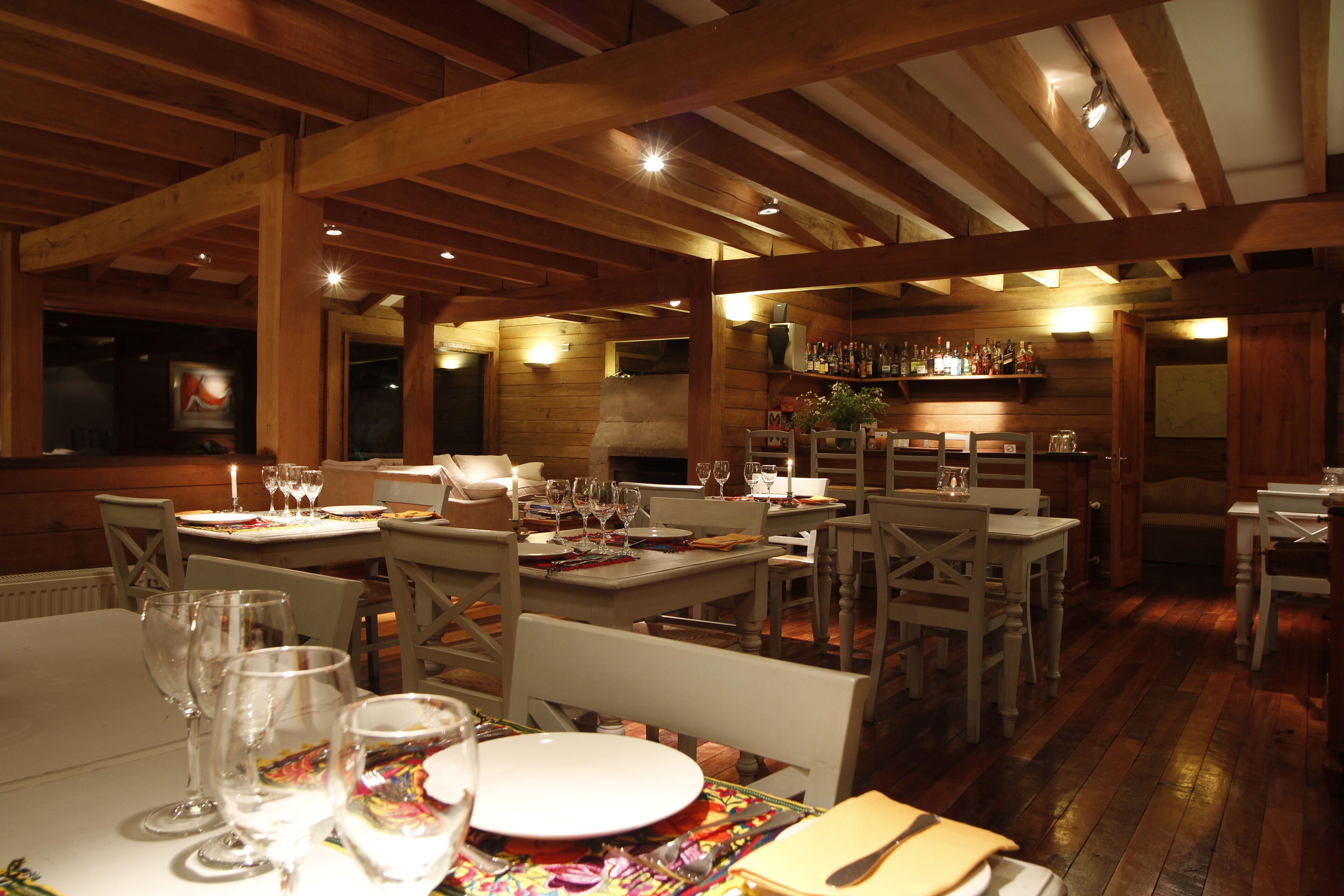 breakfast, lunch, dinner served; southern cuisine