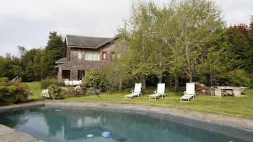 Kolam renang terbuka, kabana percuma