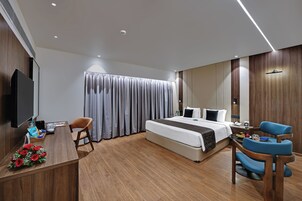 Studio Suite | Premium bedding, minibar, in-room safe, desk