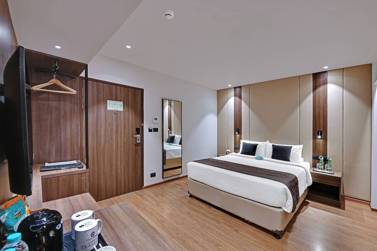 Executive Room | Premium bedding, minibar, in-room safe, desk