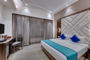 Premium bedding, minibar, in-room safe, desk - Hotel Suba Star, Ahmedabad (Ahmedabad)