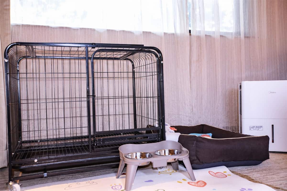 Caja de seguridad en la habitación y escritorio