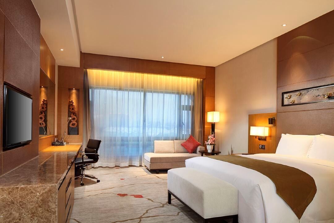 King Executive Room | In-room safe, desk, laptop workspace, soundproofing