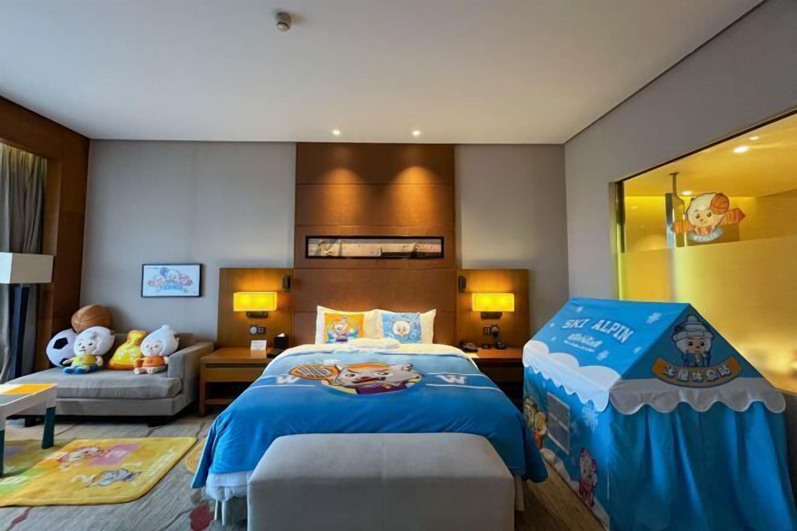 Caja de seguridad en la habitación y escritorio 