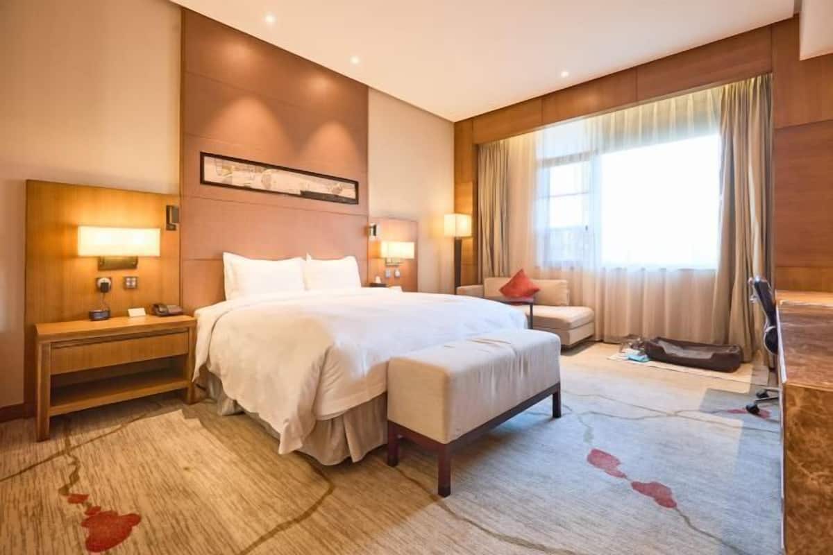 In-room safe, desk, laptop workspace, soundproofing