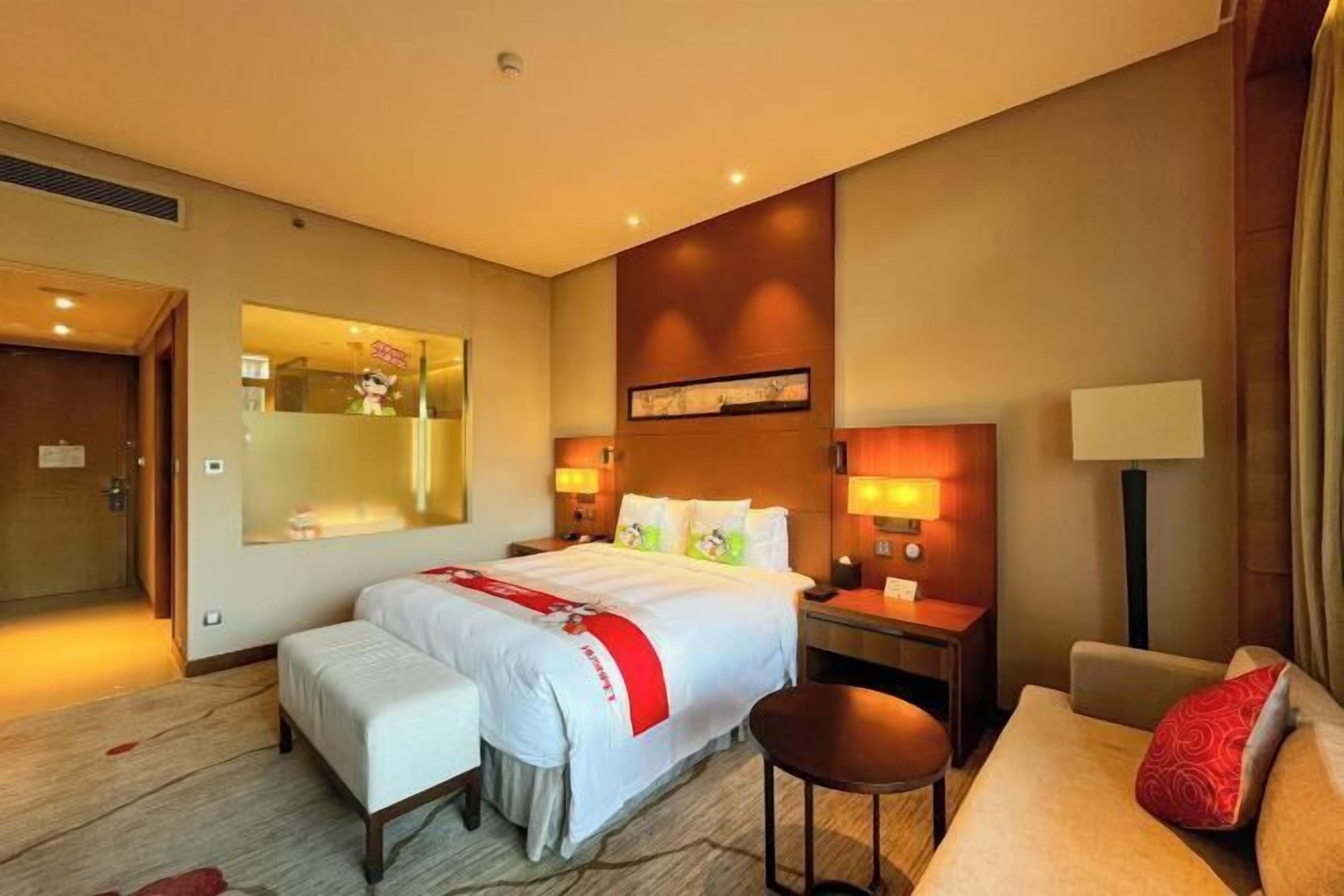 Zimmersafe, Schreibtisch, laptopgeeigneter Arbeitsplatz