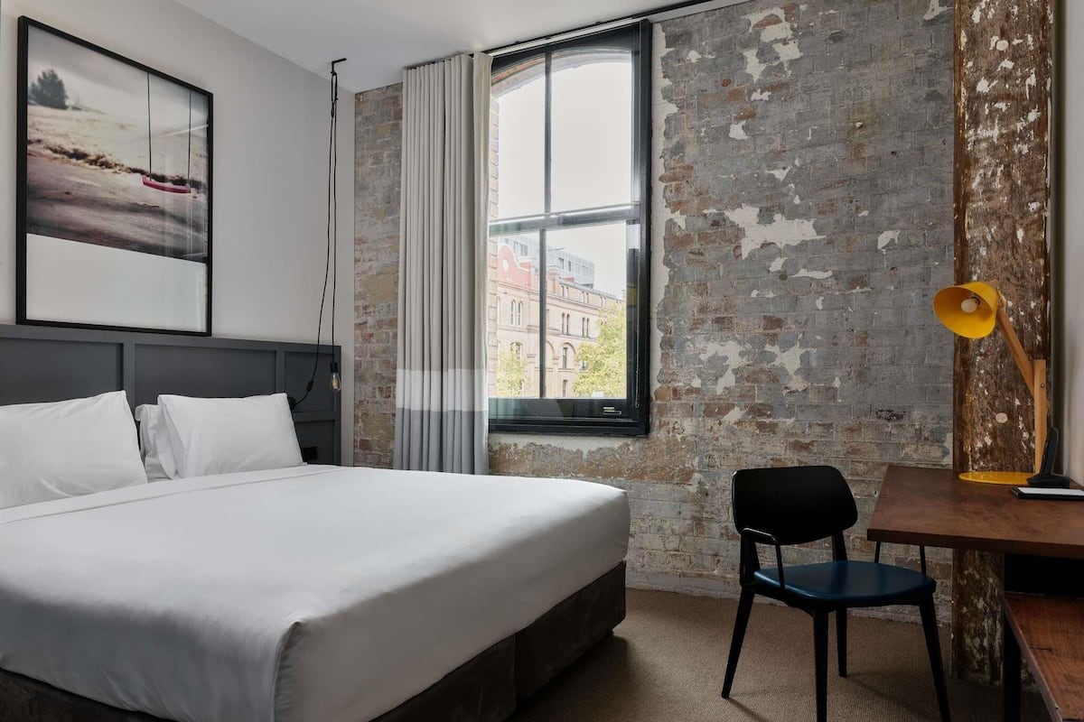 Romney with 1 King Bed