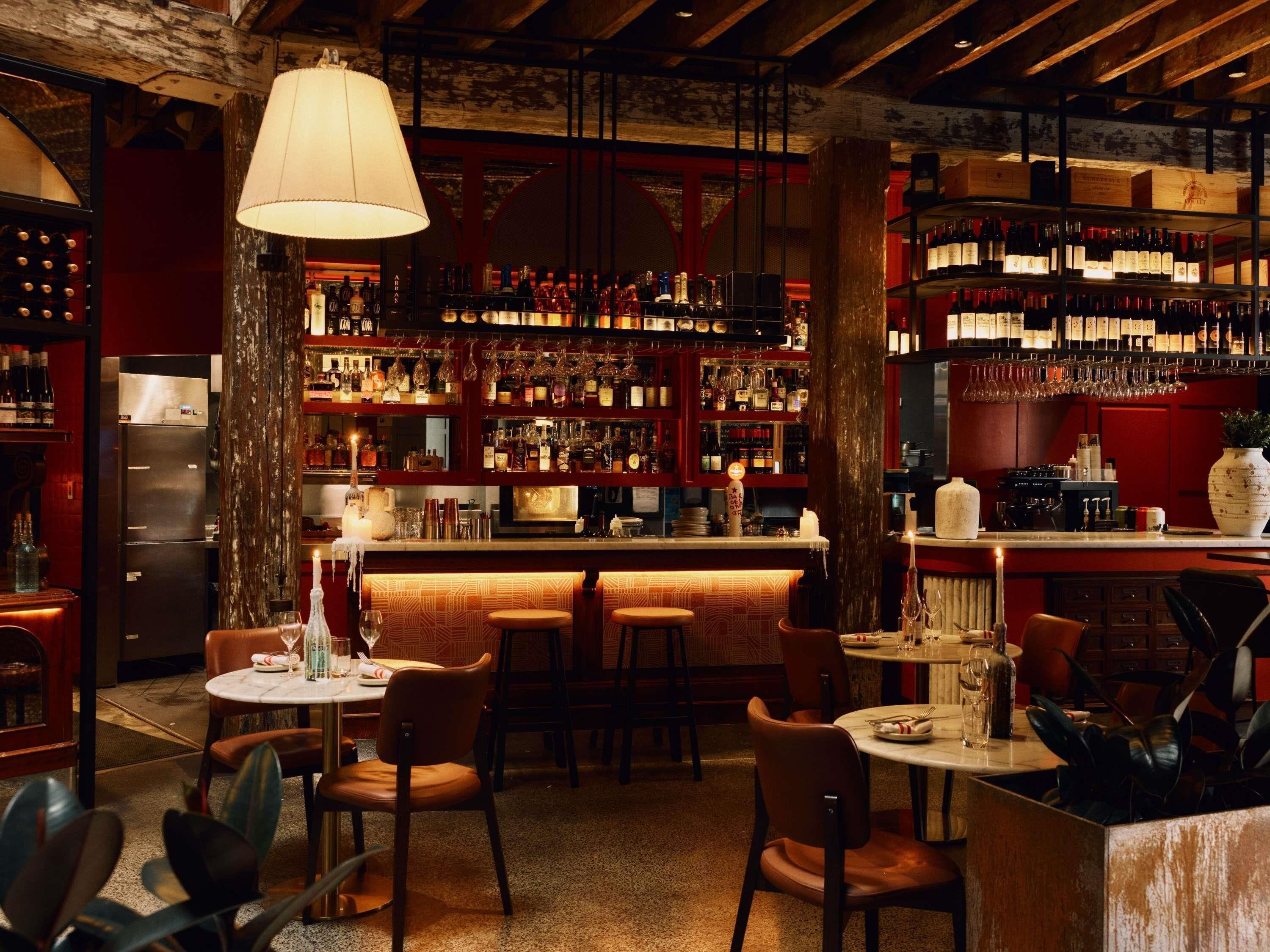 Sengetøy av topp kvalitet, safe på rommet og skrivebord