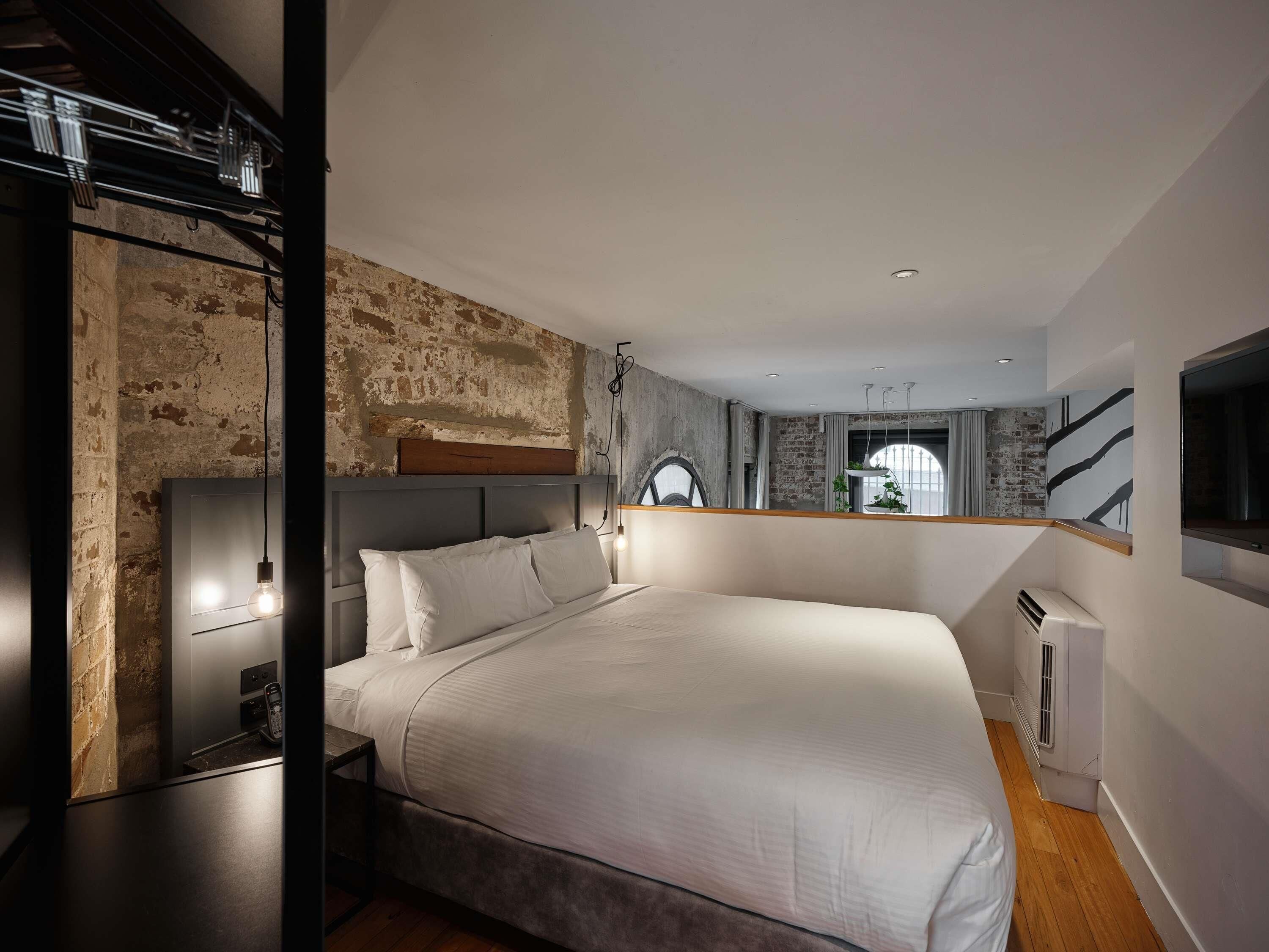 Suite, 1 cama de matrimonio grande | Ropa de cama de alta calidad, caja fuerte, escritorio y cortinas opacas