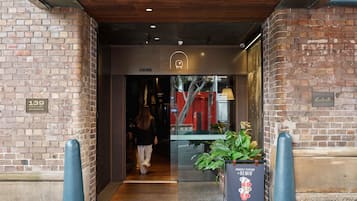 The Corriedale Loft with 1 King Bed | Bộ đồ giường cao cấp, két bảo mật tại phòng, bàn
