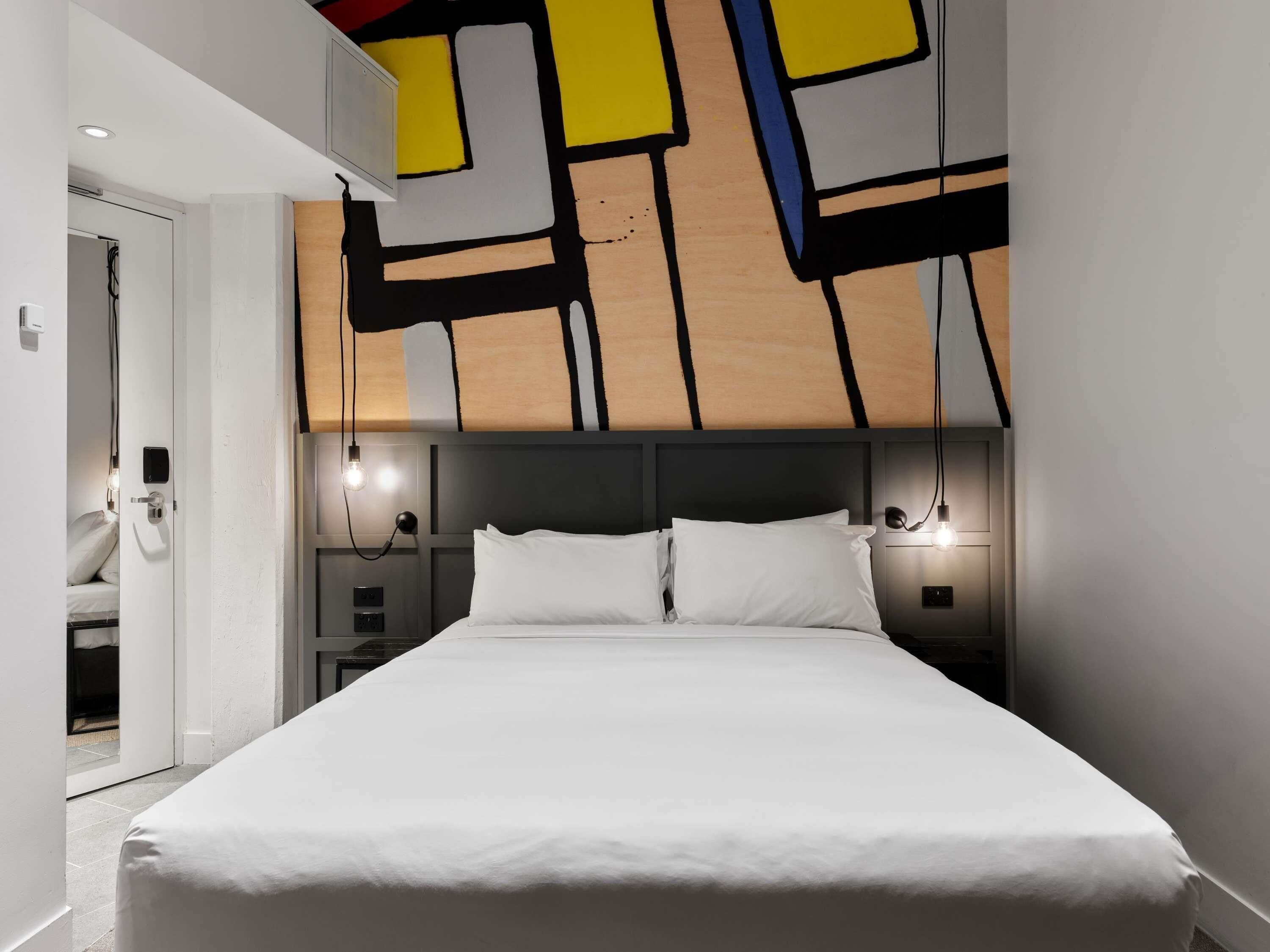 Coopworth with 1 Queen Bed | Sengetøy av topp kvalitet, safe på rommet og skrivebord