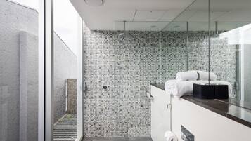 Stirred | Bathroom