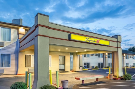 Außenbereich. Super 8 by Wyndham North Sioux City
