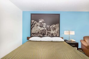 In-room safe, desk, blackout curtains, soundproofing - Super 8 by Wyndham North Sioux City (North Sioux City)