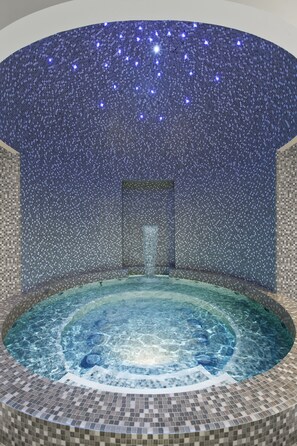 Salle de soins pour les couples, sauna, spa, bain de vapeur