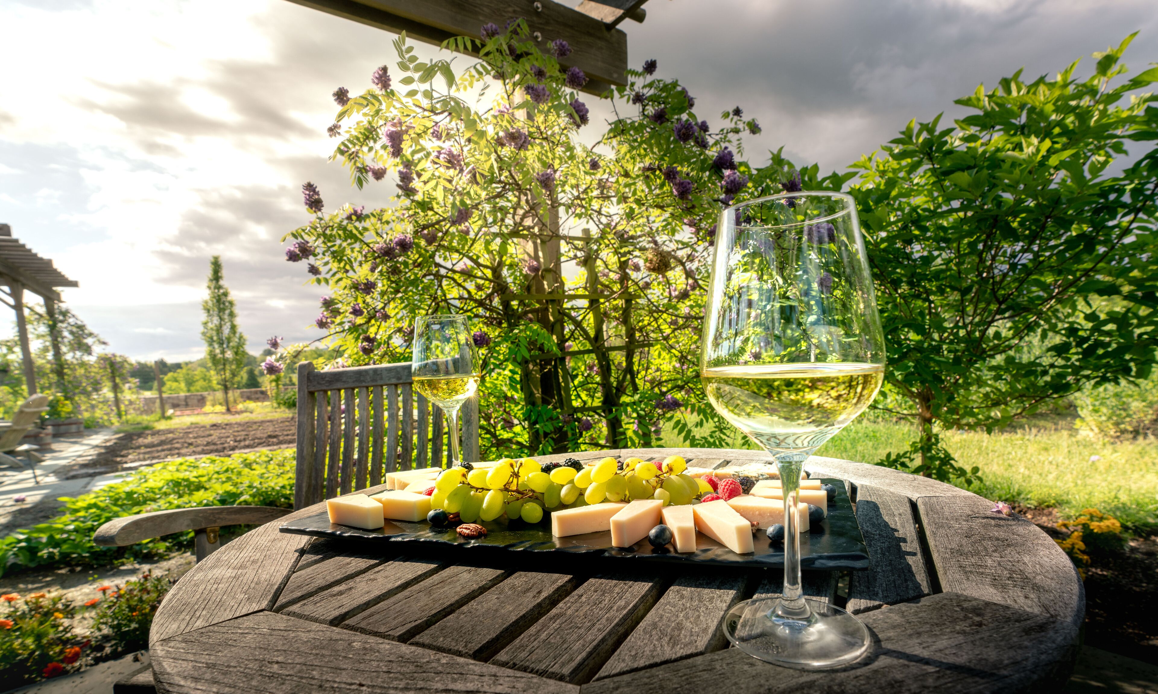 Här finns 2 restauranger som serverar frukost.