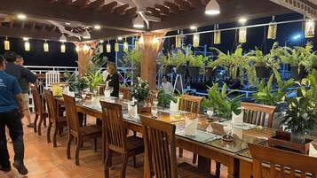 2 Restaurants; Frühstück, Mittagessen und Abendessen werden serviert