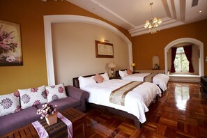 Premium bedding, down duvets, minibar, individually decorated - Tuscany Resort (Hengchun)