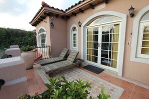 Terrace/patio - Tuscany Resort (Hengchun)