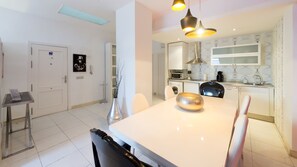 Premium Penthouse, 2 Double Beds | In-room dining