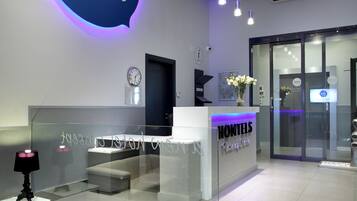 Check-in/check-out kiosk