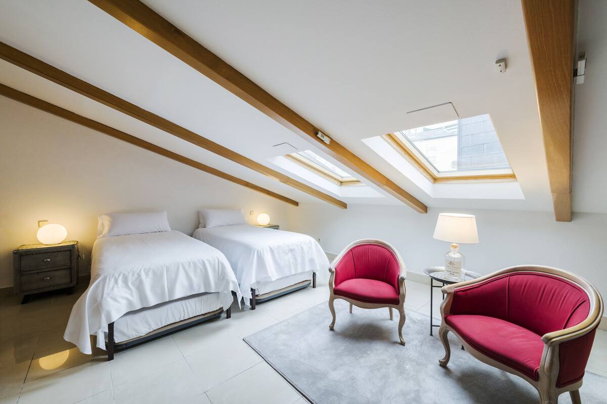 Apartment, 2 Bedrooms (duplex 6 pax) | Down comforters, memory foam beds, individually decorated