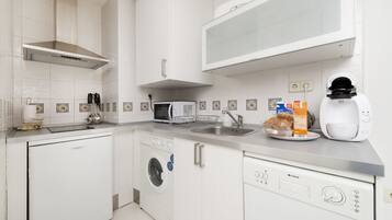 Studio Suite | Private kitchen | Fridge, microwave, stovetop, dishwasher