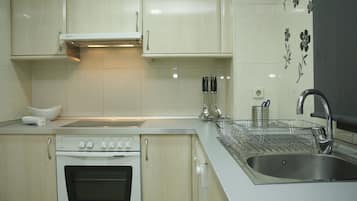 Family Apartment | Private kitchen | Fridge, microwave, stovetop, dishwasher