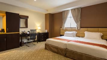 Deluxe Hollywood Room | Down duvets, minibar, in-room safe, individually decorated