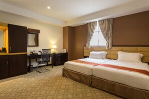 Deluxe Hollywood Room | Down duvets, minibar, in-room safe, individually decorated