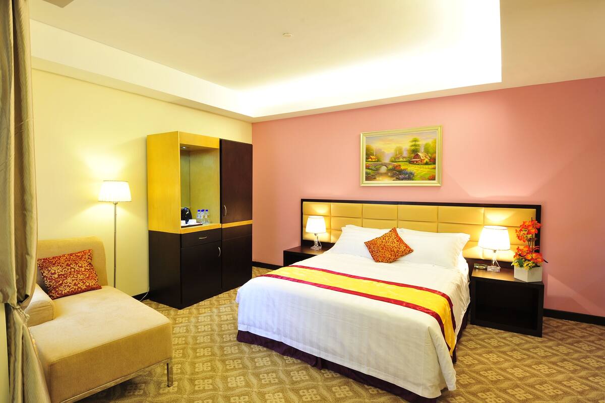 Premier Suite (Executive) | Gebar bulu kapas, bar mini, peti besi dalam bilik, meja 