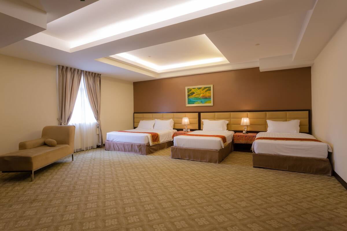 Family Suite | Gebar bulu kapas, bar mini, peti besi dalam bilik, meja 